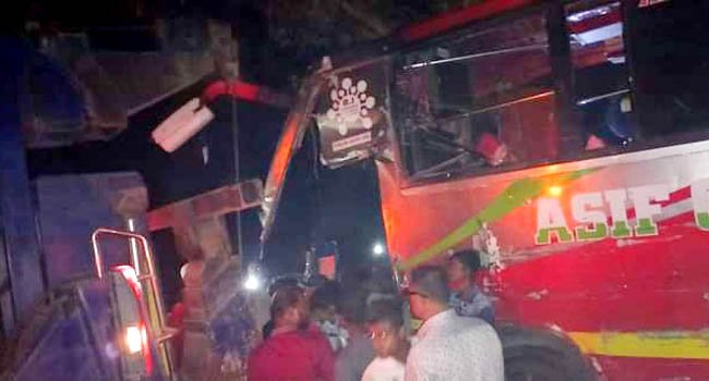 হবিগঞ্জে বাস-ট্রাকের সংঘর্ষ: মৃত্যু বেড়ে পাঁচ