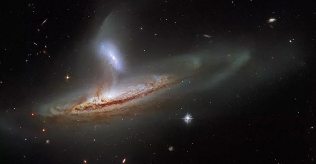 ৩২ কোটি আলোকবর্ষ দূরের অবিশ্বাস্য ছবি পেয়েছে হাবল