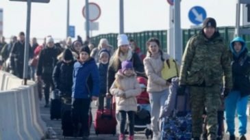 প্রাণ বাঁচাতে ইউক্রেন ছেড়েছেন প্রায় ৩০ লাখ মানুষ