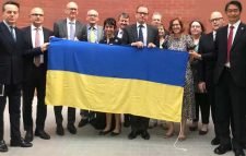 ইউক্রেনের পতাকা নিয়ে ঢাকায় ১৩ রাষ্ট্রদূতের শোডাউন