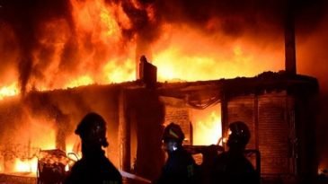 সোনারগাঁয়ে পেপার মিলে আগুন, নিয়ন্ত্রণে ৭ ইউনিট