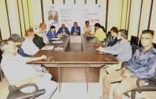 সিলেট জেলা প্রেসক্লাবের গোলটেবিল বৈঠক : প্রজন্ম ভাষা ও সংস্কৃতি থেকে দূরে সরে যাচ্ছে