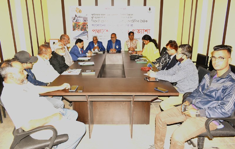 সিলেট জেলা প্রেসক্লাবের গোলটেবিল বৈঠক : প্রজন্ম ভাষা ও সংস্কৃতি থেকে দূরে সরে যাচ্ছে