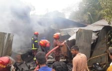 কুলাউড়ায় রেল কলোনিতে তিনটি পরিবারের প্রায় ২ লক্ষ টাকার মালামাল পুড়ে ছাই