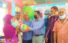 বঙ্গবন্ধুর জন্মবার্ষিকী উপলক্ষে সদর হাসপাতালে খেলনা সামগ্রী বিতরণ