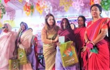 মৌলভীবাজার লেডিস ক্লাবের আয়োজনে বীর মুক্তিযোদ্ধা মায়েদের সম্মাননা 