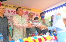 তথ্য প্রযুক্তির এই যুগে মোবাইল ফোনের অপব্যবহার না করে শিক্ষার্থীদের পড়াশোনায়  গুরুত্ব দিতে হবে–