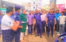 ফুটপাত দখলমুক্ত মাঠে নেমেছে জেলা পুলিশ ও মৌলভীবাজার পৌরসভা