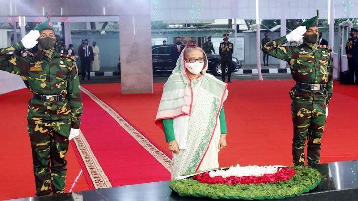 ঐতিহাসিক ৭ মার্চে বঙ্গবন্ধুর প্রতিকৃতিতে প্রধানমন্ত্রীর শ্রদ্ধা