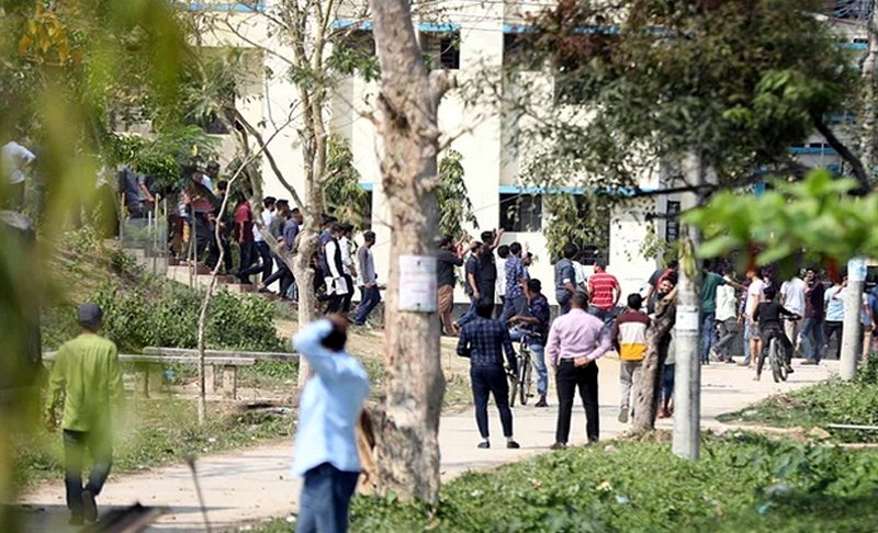 সিকৃবির নবীনবরণে ছাত্রলীগের দুই পক্ষের ধাওয়া-পাল্টা ধাওয়া