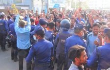 পুলিশের বাধাঁয় বিক্ষোভ মিছিল পন্ড জেলা যুবদলের