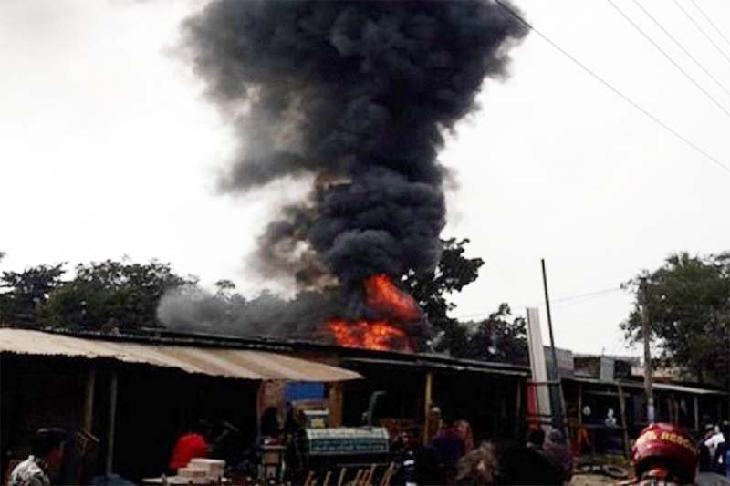 সিলেট নগরীর মদিনা মার্কেটে ভয়াবহ অগ্নিকাণ্ডে নারীর মৃত্যু