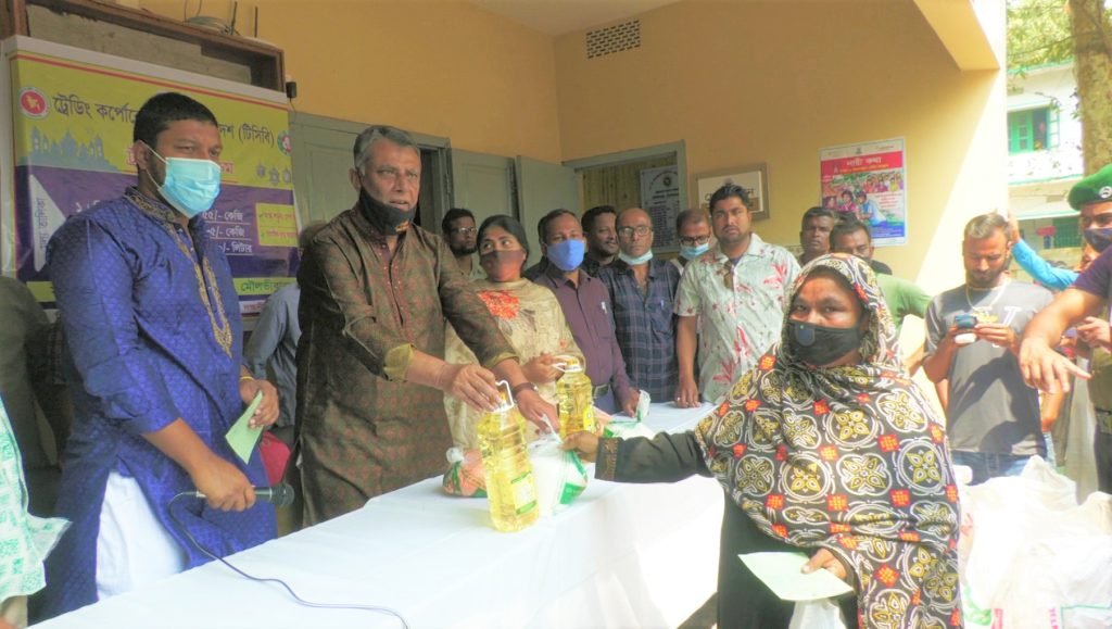মৌলভীবাজারে টিসিবির পণ্য বিক্রি শুরু