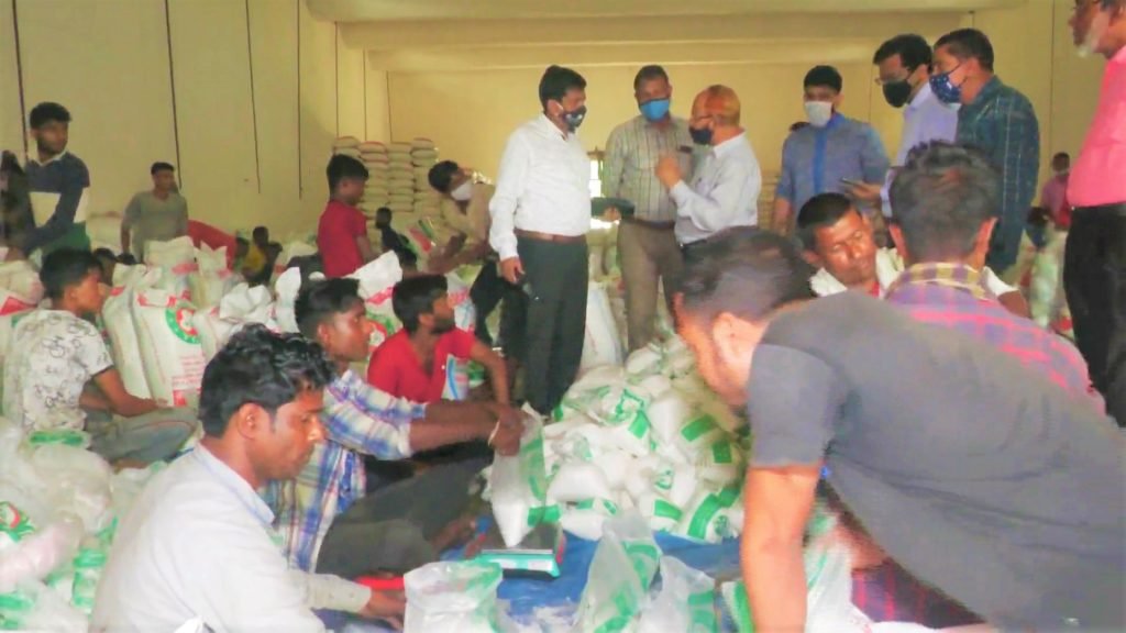  টিসিবির পণ্য বিক্রিতে জেলা প্রশাসনের তদারকি