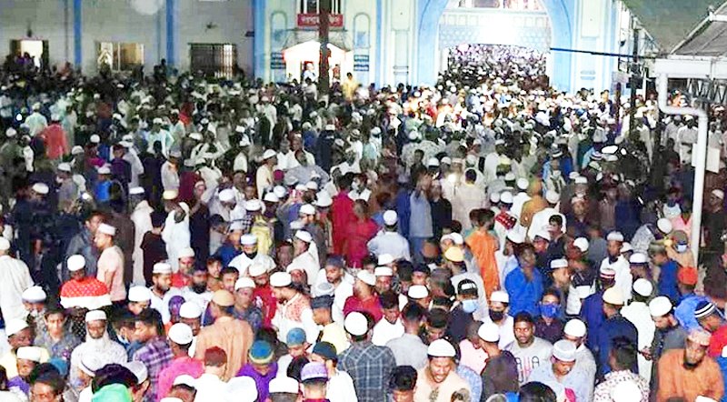 সিলেটে মসজিদে মসজিদে ইবাদতে মশগুল মুসল্লিরা