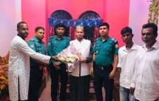 সমাজসেবী আলহাজ্ব  আকরম আলীর সাথে  দক্ষিণ  সুরমা থানা পুলিশ`র সাক্ষাৎ