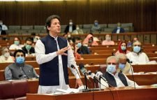 ইমরান খানের বিরুদ্ধে অনাস্থা প্রস্তাবে ভোটগ্রহণ শুরু