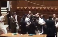 পাকিস্তানে সংসদে ডেপুটি স্পিকারকে ইমরানের দলের এমপিদের মারধর