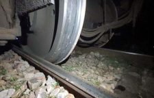 শ্রীপুরে চাকা লাইনচ্যুত, ট্রেন চলাচল বন্ধ