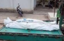 মা বললেন শাসাতে, যুবকরা মেরে ফেললো ছেলেকে