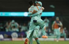 আটে আট হার মুম্বাই ইন্ডিয়ান্সের