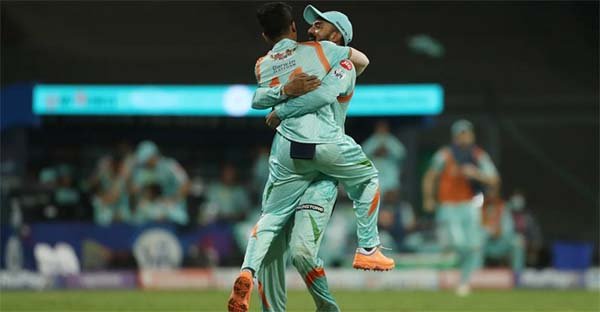 আটে আট হার মুম্বাই ইন্ডিয়ান্সের