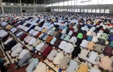 পবিত্র শবে কদরের রাতে মুসল্লির ঢল