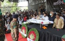 কেন্দ্রীয় শহীদ মিনারে মুহিতকে শেষ শ্রদ্ধা