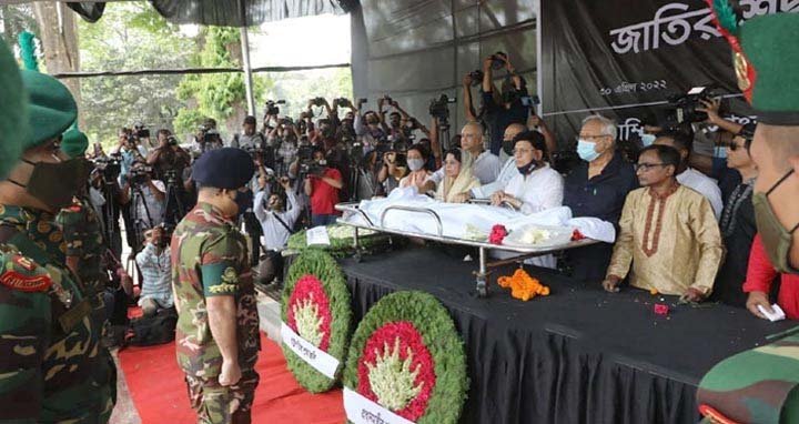 কেন্দ্রীয় শহীদ মিনারে মুহিতকে শেষ শ্রদ্ধা