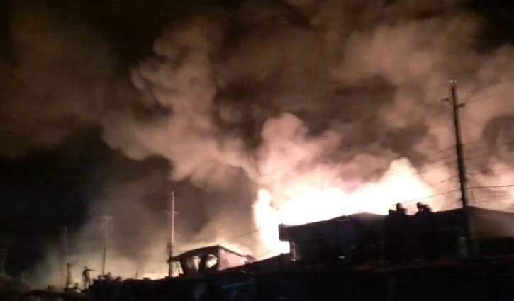 নোয়াখালীর চৌমুহনী বাজারের আগুন নিয়ন্ত্রণে