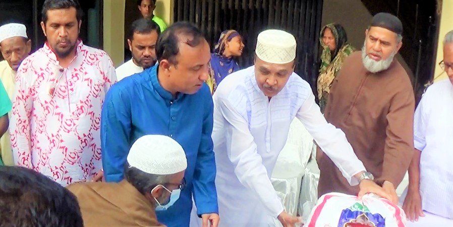 প্রবাসী আব্দুল কাশিম এর পক্ষ থেকে ইফতার ও সেহরী সামগ্রী বিতরণ