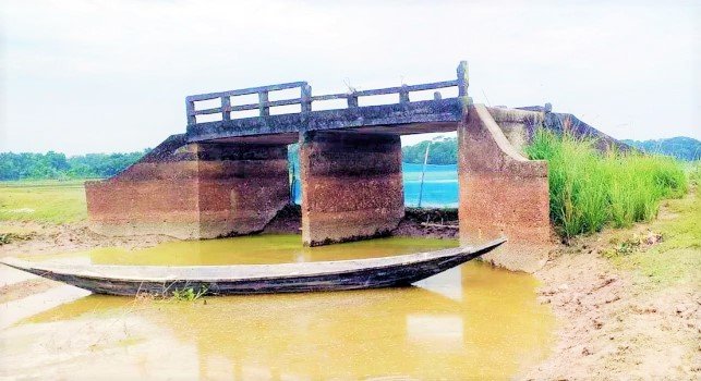 ৩০ লাখ টাকার সেতু ২০ বছর ধরে অব্যবহৃত