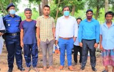 অবৈধভাবে বালু উত্তোলনের জন্য মোবাইল কোর্টে জরিমানা