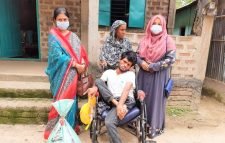 রঙ্গন মহিলা উন্নয়ন সংস্থার উদ্যোগে ত্রানসামগ্রী বিতরন