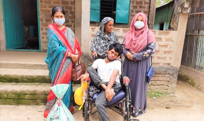 রঙ্গন মহিলা উন্নয়ন সংস্থার উদ্যোগে ত্রানসামগ্রী বিতরন