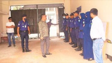 সরকারি প্রাথমিক বিদ্যালয়ের সহকারী শিক্ষক নিয়োগ পরীক্ষার বিভিন্ন কেন্দ্র পরিদর্শন পুলিশ সুপার