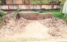 সরকারি স্থাপনা ভেঙ্গে দিলেন ইউএনও