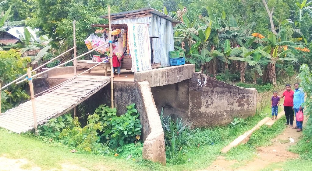 বড়লেখায় দেড়যুগ ধরে পড়ে আছে ব্রিজ : দুর্ভোগে ২৫০ পরিবার