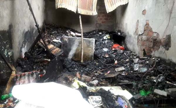 বড়লেখায় ভয়াবহ অগ্নিকাণ্ডে ছয় দোকান পুড়ে ছাই