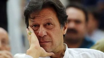 পাকিস্তানের প্রধানমন্ত্রিত্ব হারালেন ইমরান খান