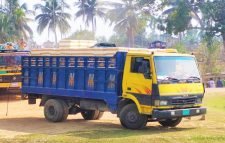 চাতলাপুর স্থল শুল্ক স্টেশন দিয়ে ভারতের কৈলাশহরে প্রথম প্রবেশ মাছসহ পণ্যবাহী ৬ ট্রাক
