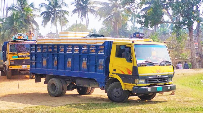 চাতলাপুর স্থল শুল্ক স্টেশন দিয়ে ভারতের কৈলাশহরে প্রথম প্রবেশ মাছসহ পণ্যবাহী ৬ ট্রাক