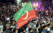 পাকিস্তানজুড়ে বিক্ষোভ মিছিল করছে ইমরান সমর্থকেরা