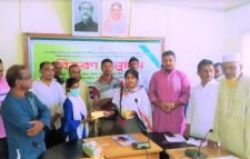 ক্ষুদ্র নৃ-গোষ্ঠির শিক্ষার্থীরদের মাঝে শিক্ষাবৃত্তি বিতরণ