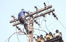 মৌলভীবাজারে ঘুষ বাণিজ্য বিদ্যুৎ অফিসে: জেলা জুড়ে চরম দূর্ভোগ  বিদ্যুৎ গ্রাহকরা