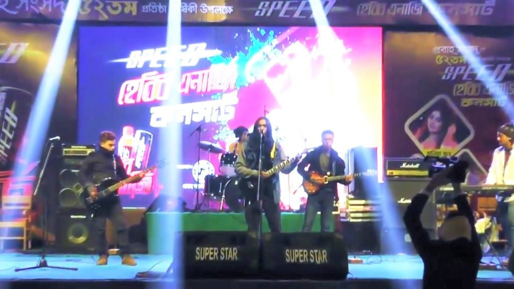 দি ফ্লাওয়ার্স কেজি এন্ড হাইস্কুলের ‘আনন্দমঠ’ নিয়ে বিরুপ প্রতিক্রিয়া