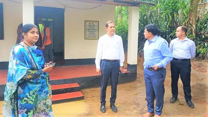জেলা প্রশাসকের আশ্রয়ণ প্রকল্পের নির্মিতব্য গৃহসমূহ পরিদর্শন