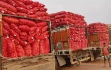 ভারত থেকে পেঁয়াজ আসা বন্ধ