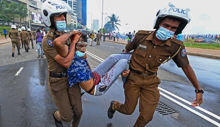শ্রীলঙ্কায় সংঘর্ষে এমপি নিহত, মেয়রের বাড়িতে আগুন