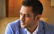 সিনেমা প্রযোজনায় ক্রিকেটার ধোনি